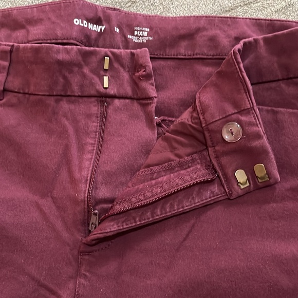 Women’s Old Navy High-Rise Pixie Pant - 12 - Picture 4 of 8